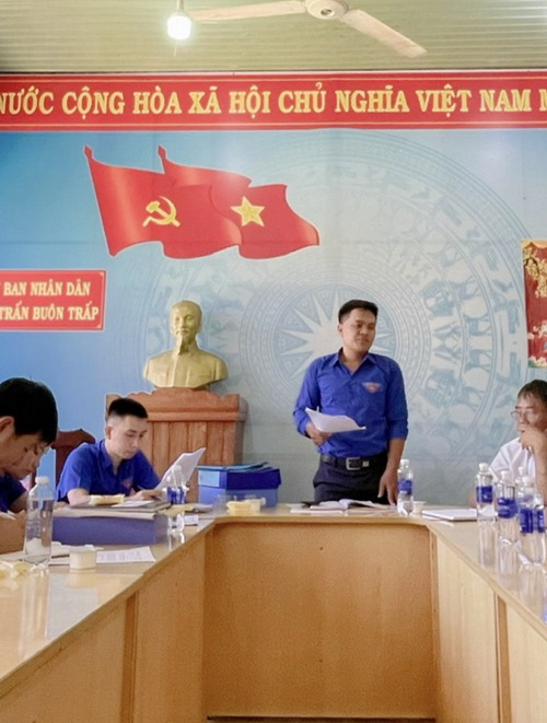 Huyện đoàn Krông Ana kiểm tra hoạt động ủy thác vốn vay Ngân hàng Chính sách xã hội tại Tổ chức Đoàn TNCS Hồ Chí Minh thị trấn Buôn Trấp